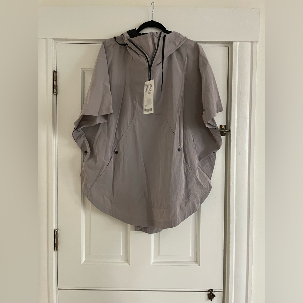Lululemon Morning Mist Cape, NWT, Size M/L
